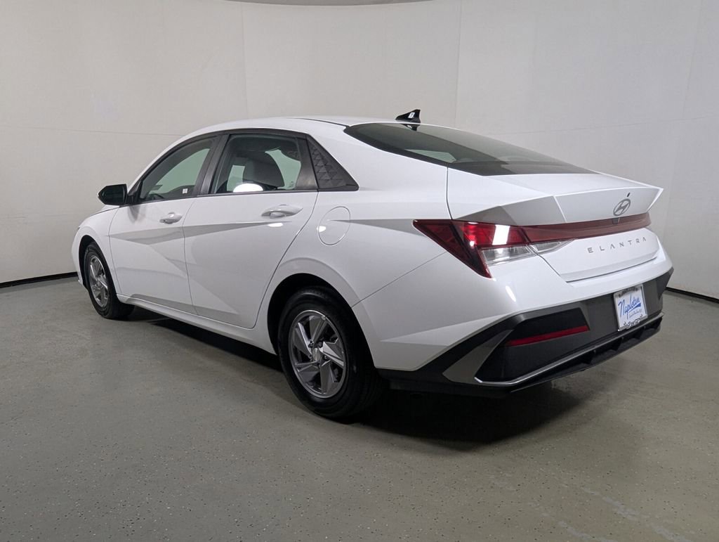 Used 2025 Hyundai Elantra SE image 6