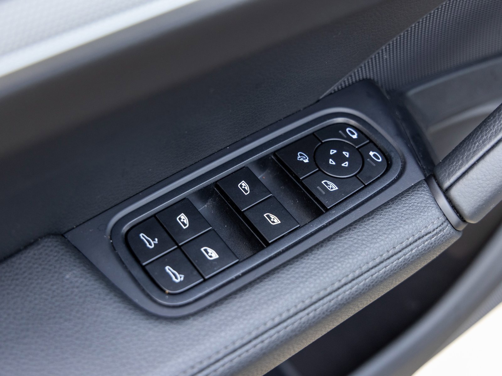 Certified 2025 Porsche Cayenne image 23