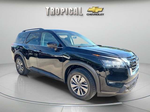Used 2025 Nissan Pathfinder SV image 7