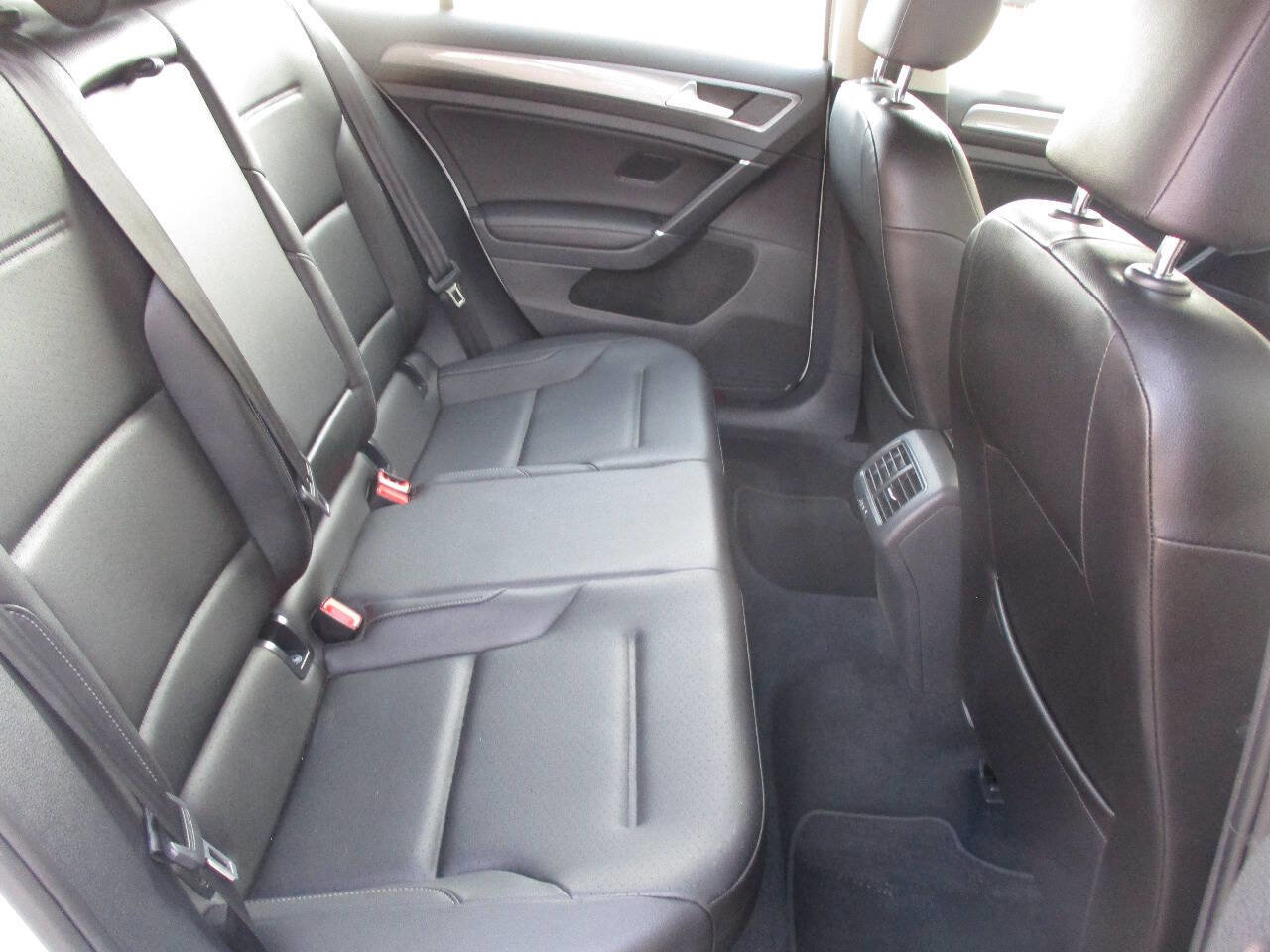 Used 2018 Volkswagen Golf Alltrack SE image 25