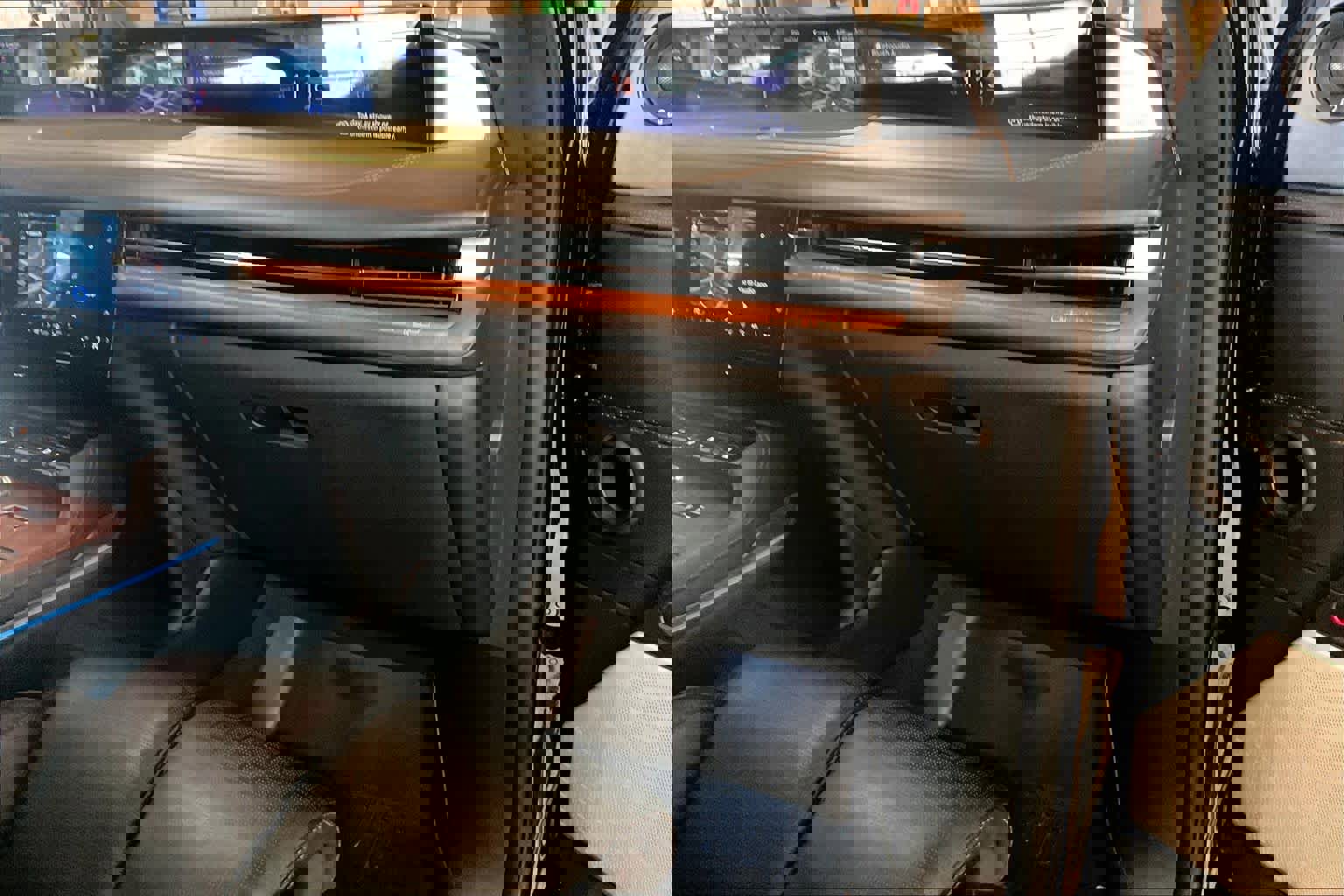 Used 2025 Lincoln Navigator Black Label AWD/4WD image 16