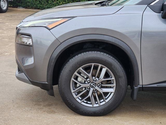 Used 2023 Nissan Rogue S image 15