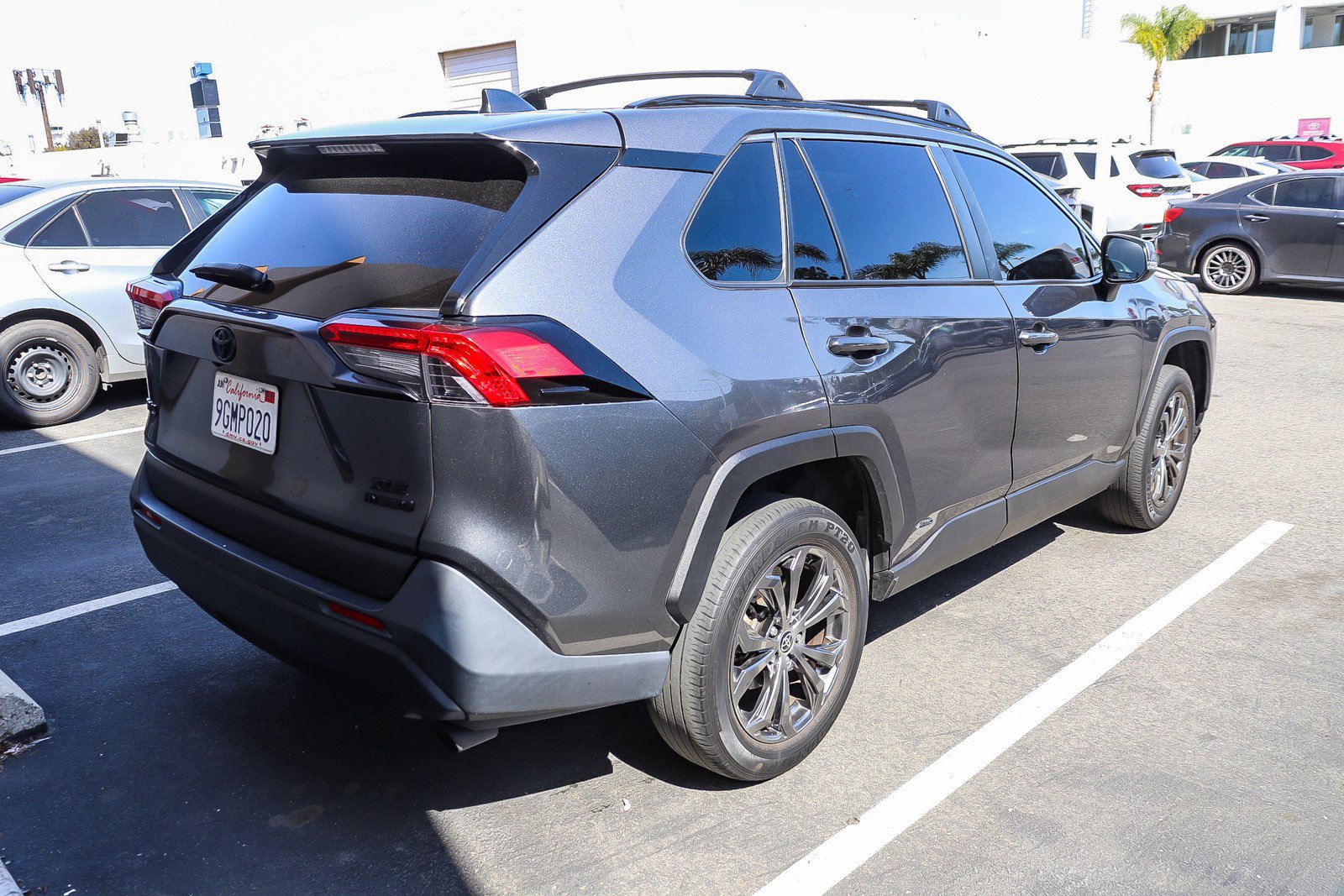 Used 2023 Toyota RAV4 XLE Premium image 11
