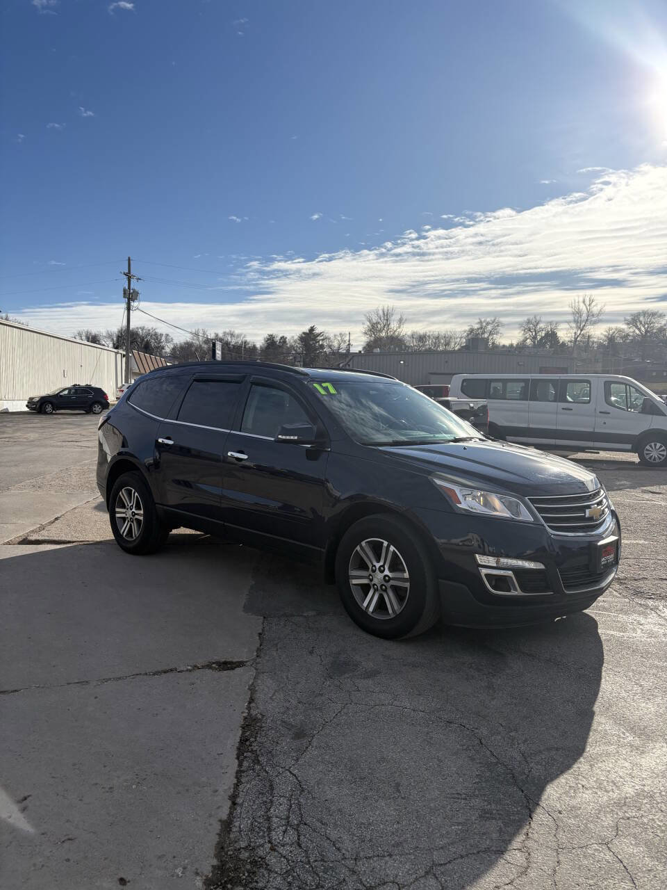 Used 2017 Chevrolet Traverse LT image 2
