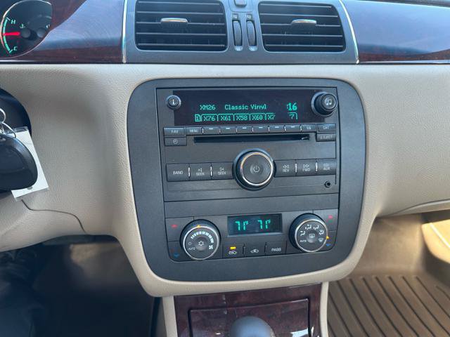 Used 2009 Buick Lucerne CXL FWD image 23