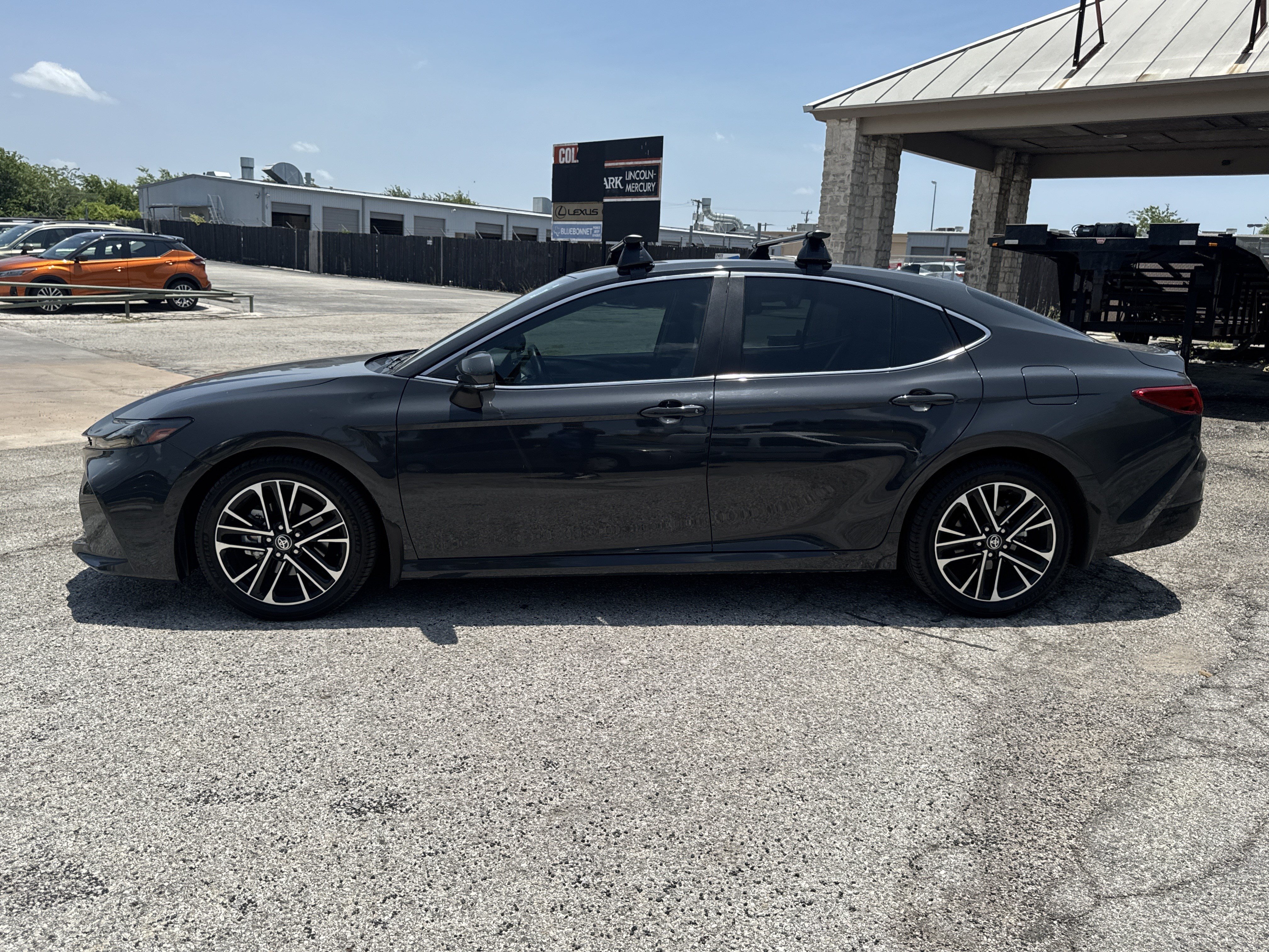 Used 2025 Toyota Camry XLE FWD image 6