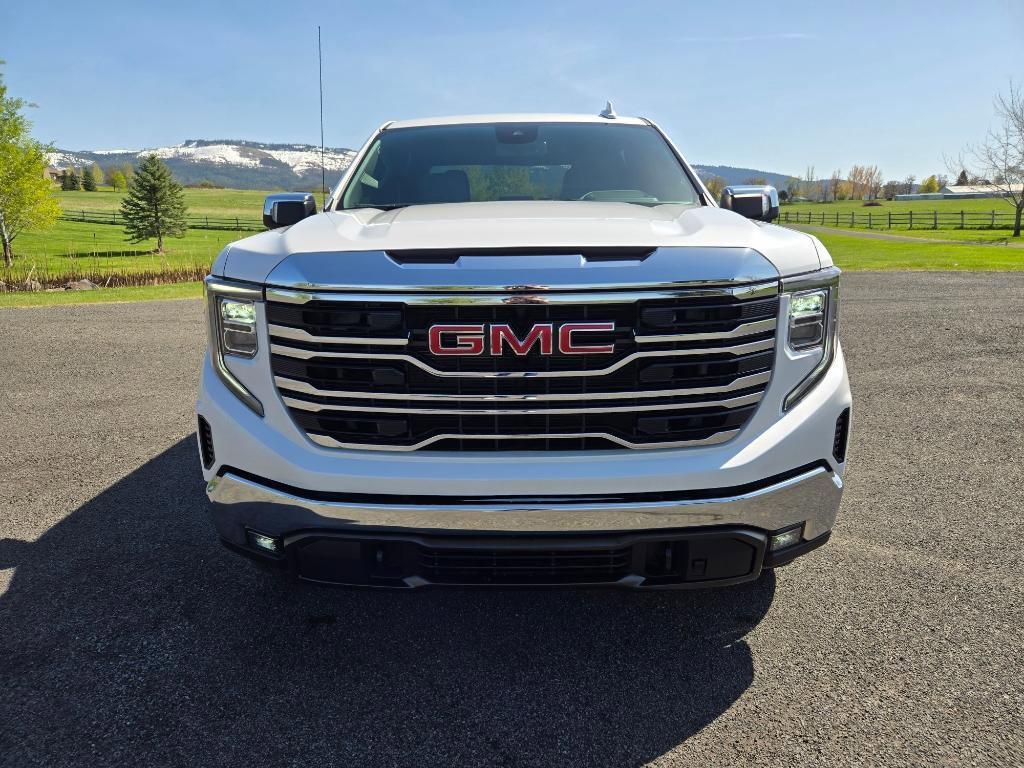 Used 2024 GMC Sierra 1500 SLT image 2