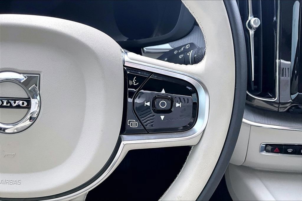 Used 2024 Volvo XC60 B5 Ultimate image 25