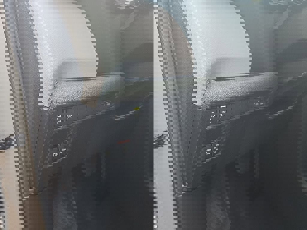 Used 2025 Toyota Sienna XLE image 18