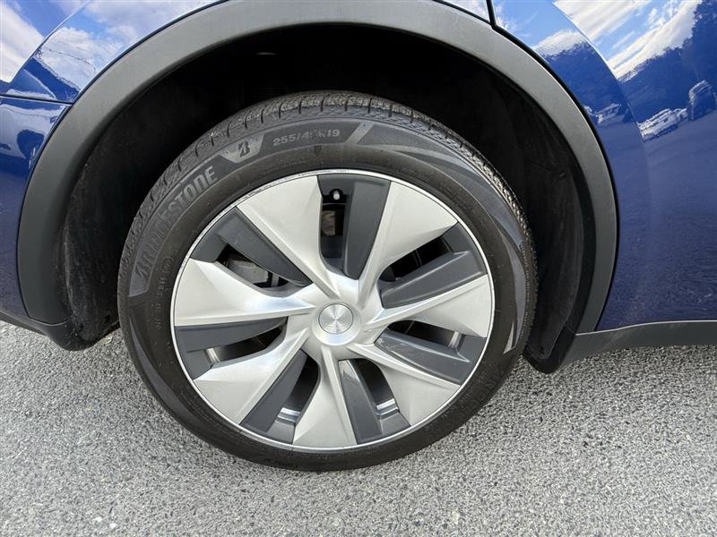 Used 2023 Tesla Model Y Long Range AWD/4WD image 5
