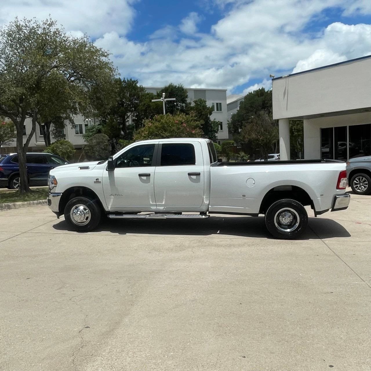 Used 2024 RAM 3500 Big Horn AWD/4WD image 3