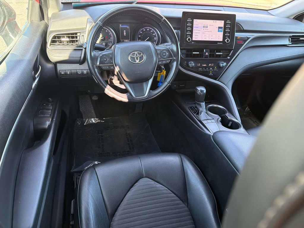 Used 2022 Toyota Camry SE FWD image 8