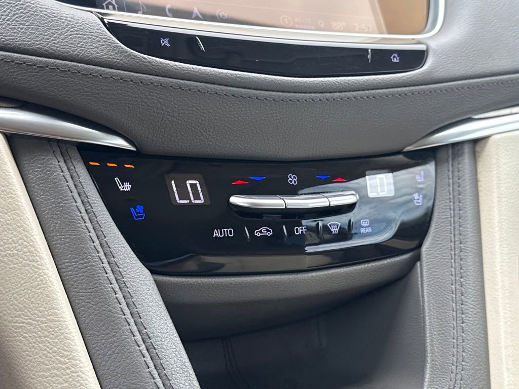 Certified 2022 Cadillac XT5 Premium Luxury w/ Technology Package image 10