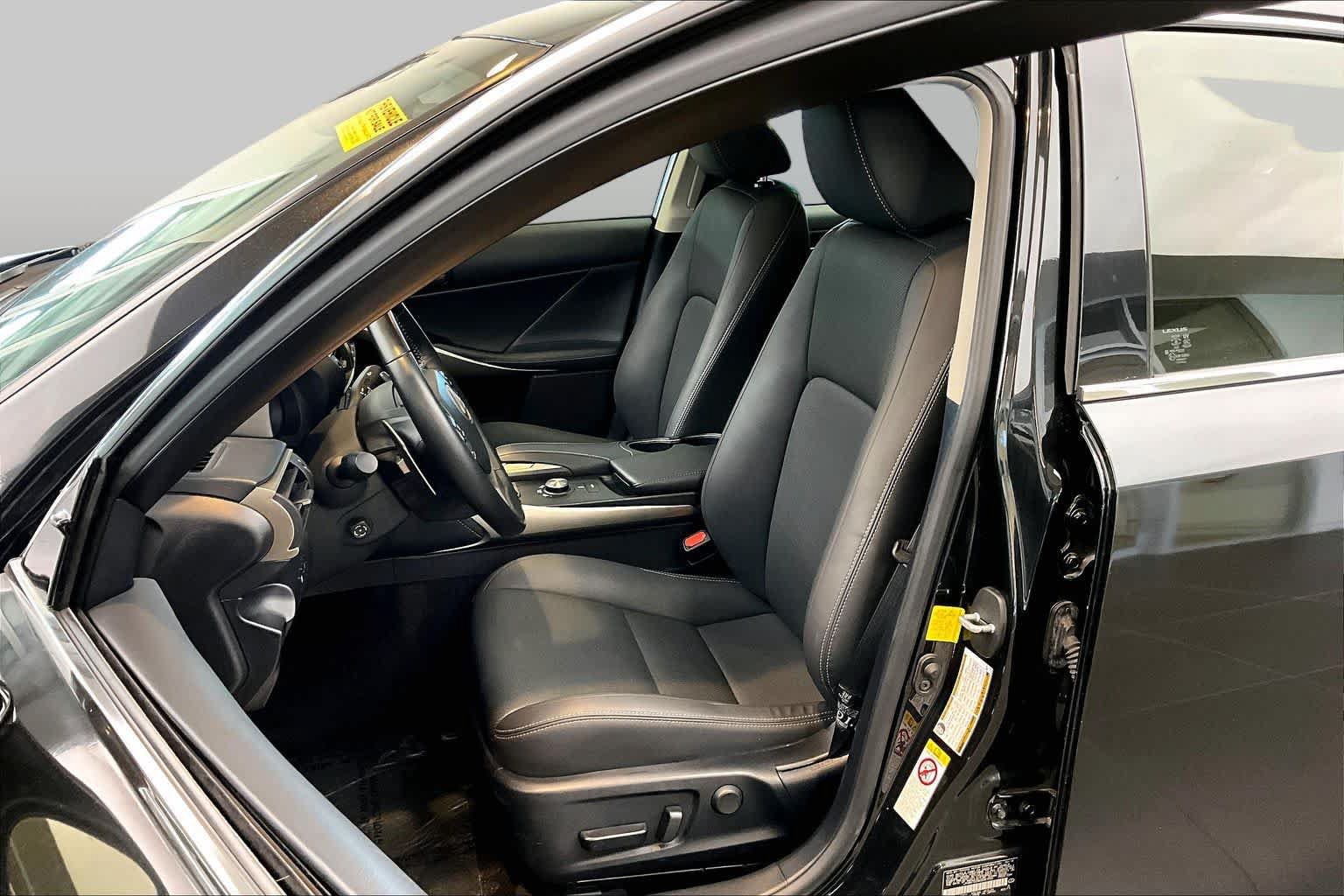 Used 2019 Lexus IS 300 w/ Navigation Package RWD image 8