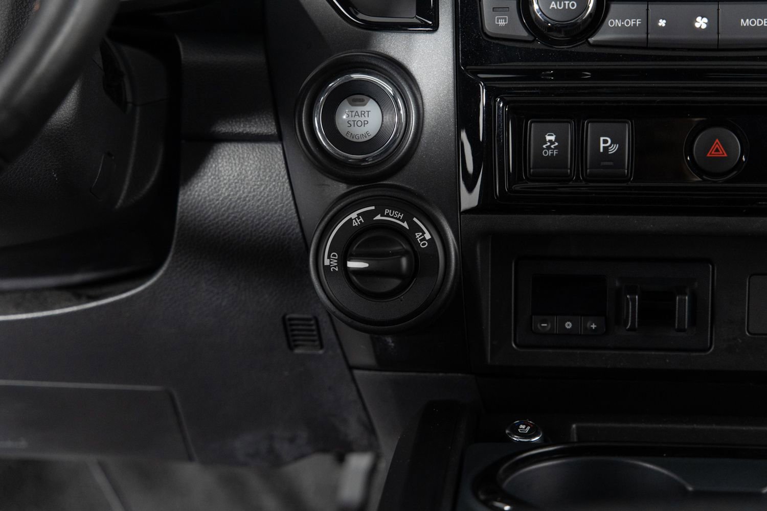 Used 2021 Nissan Titan PRO-4X w/ Pro-4x Convenience Package image 35