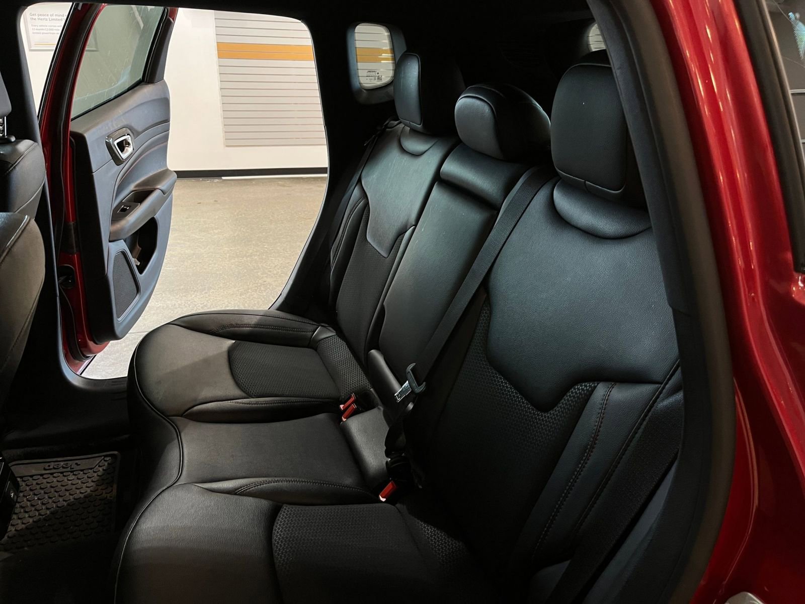 Used 2025 Jeep Compass Trailhawk AWD/4WD image 39