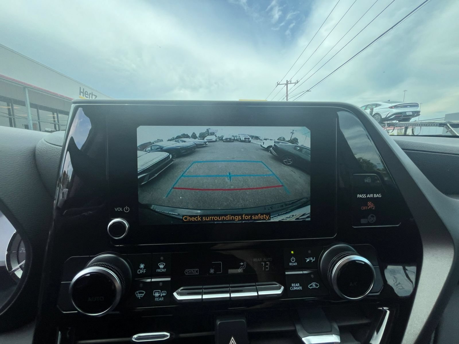 Used 2025 Toyota Highlander LE FWD image 25
