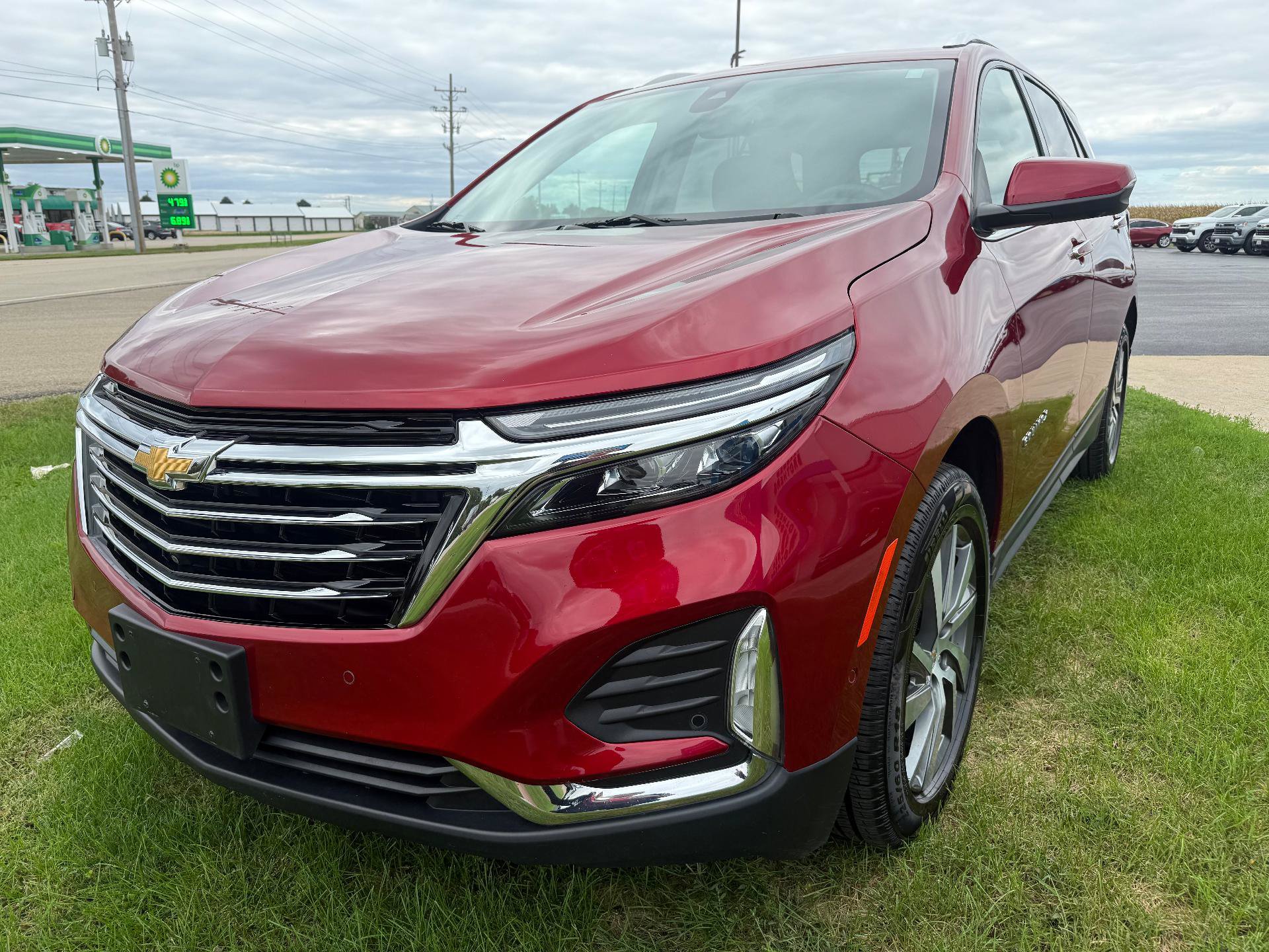 Certified 2024 Chevrolet Equinox Premier AWD/4WD image 3