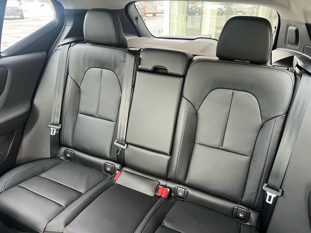 New 2026 Volvo XC40 B5 Plus w/ Protection Package Premier AWD/4WD image 19