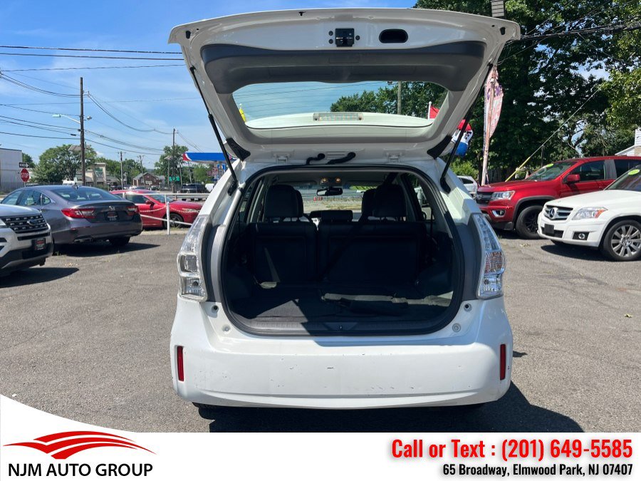 Used 2014 Toyota Prius V Five FWD image 10