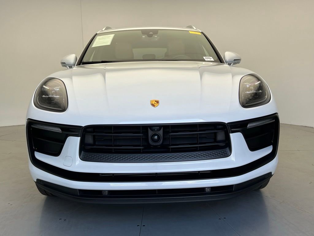Certified 2023 Porsche Macan AWD/4WD image 25