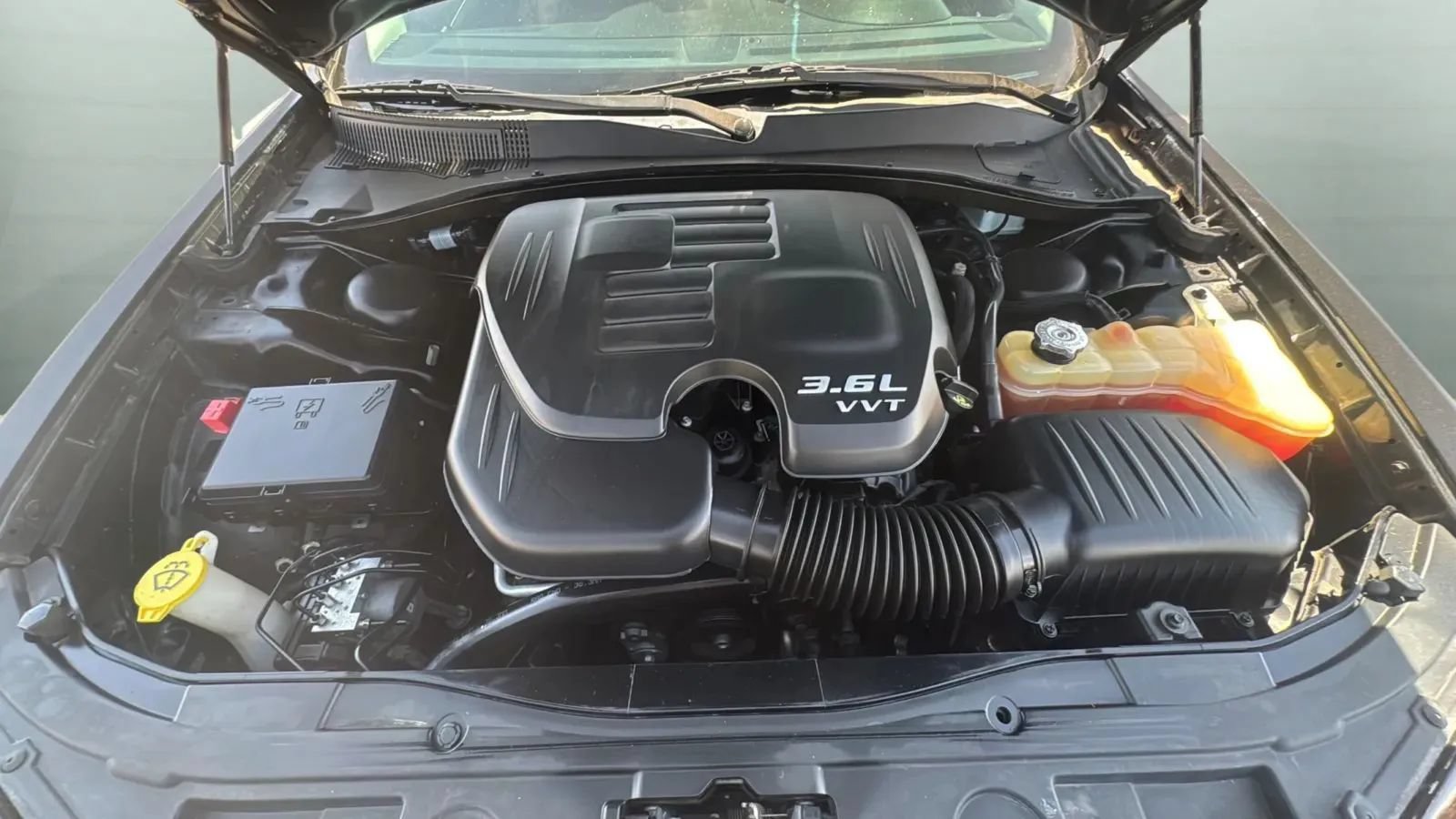 Used 2016 Chrysler 300 C RWD image 19