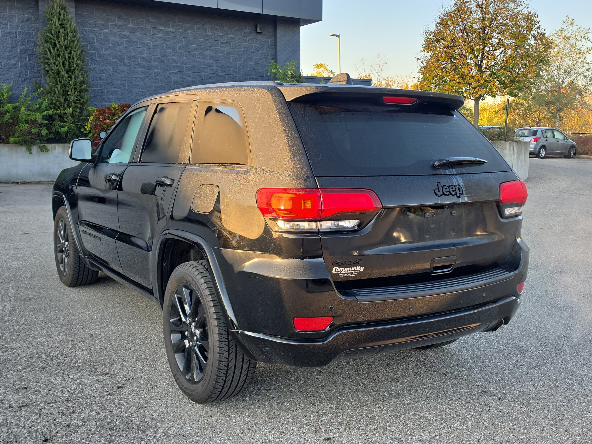 Used 2021 Jeep Grand Cherokee Laredo X AWD/4WD image 5