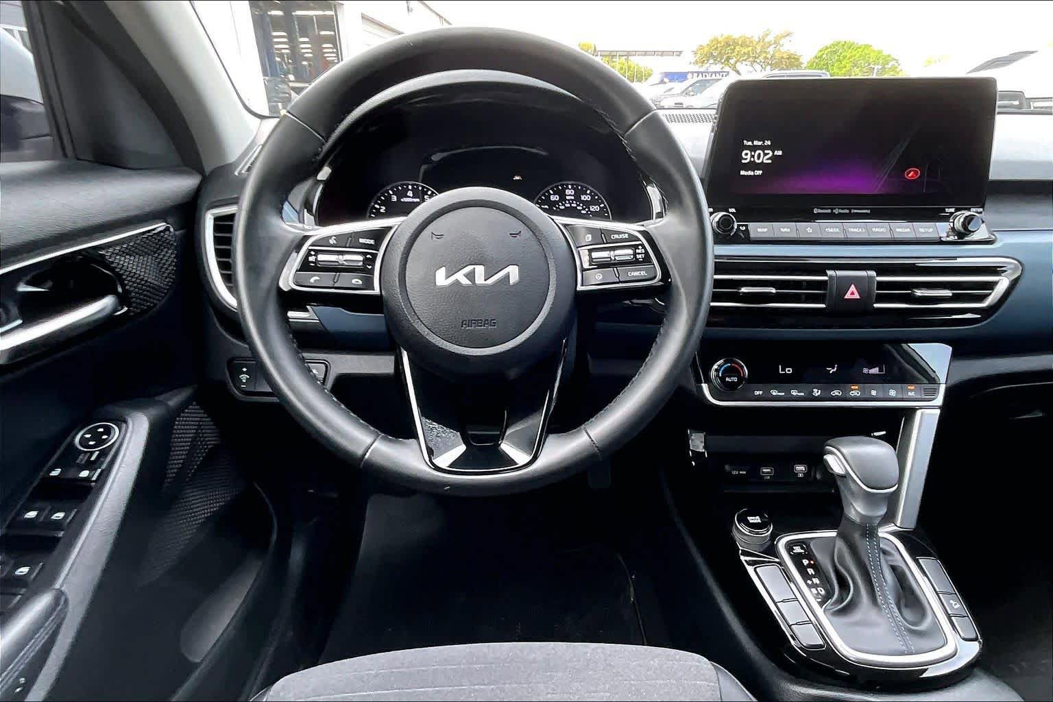 Used 2023 Kia Seltos S w/ Navigation Package image 6