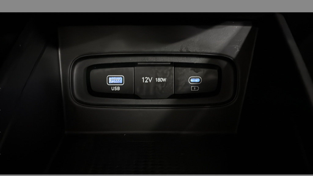 Used 2025 Hyundai Venue SEL FWD image 30