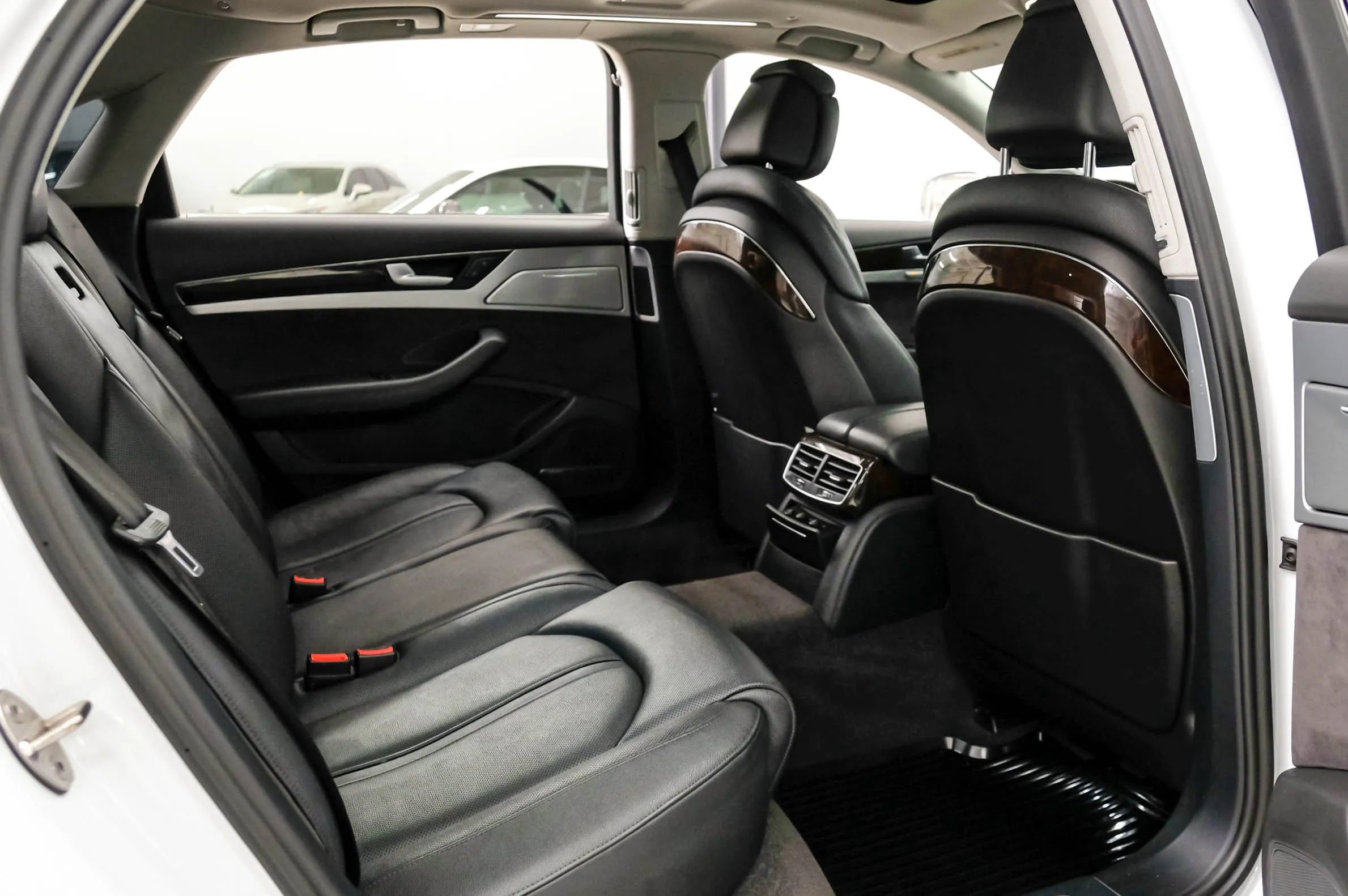 Used 2014 Audi A8 L 4.0T image 40