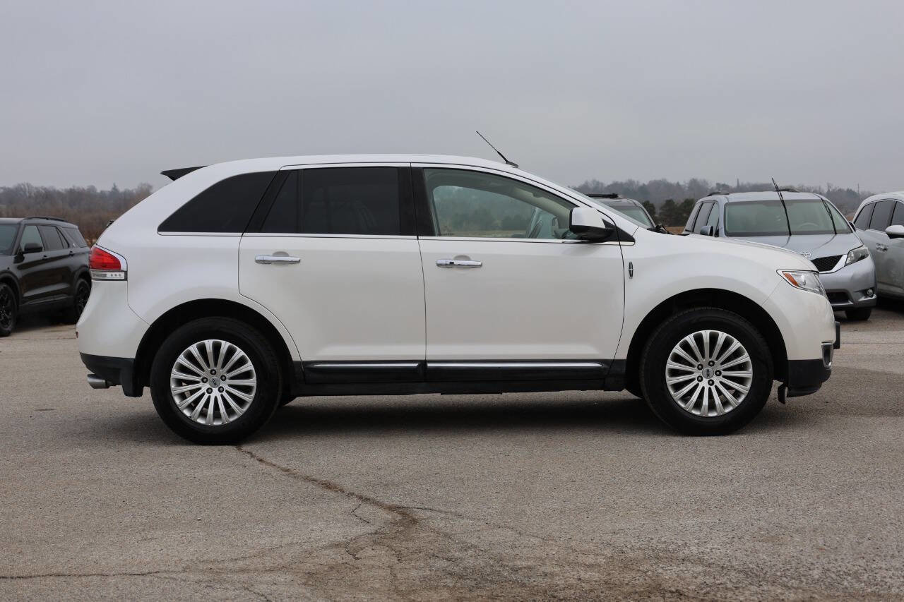 Used 2011 Lincoln MKX 2WD image 7