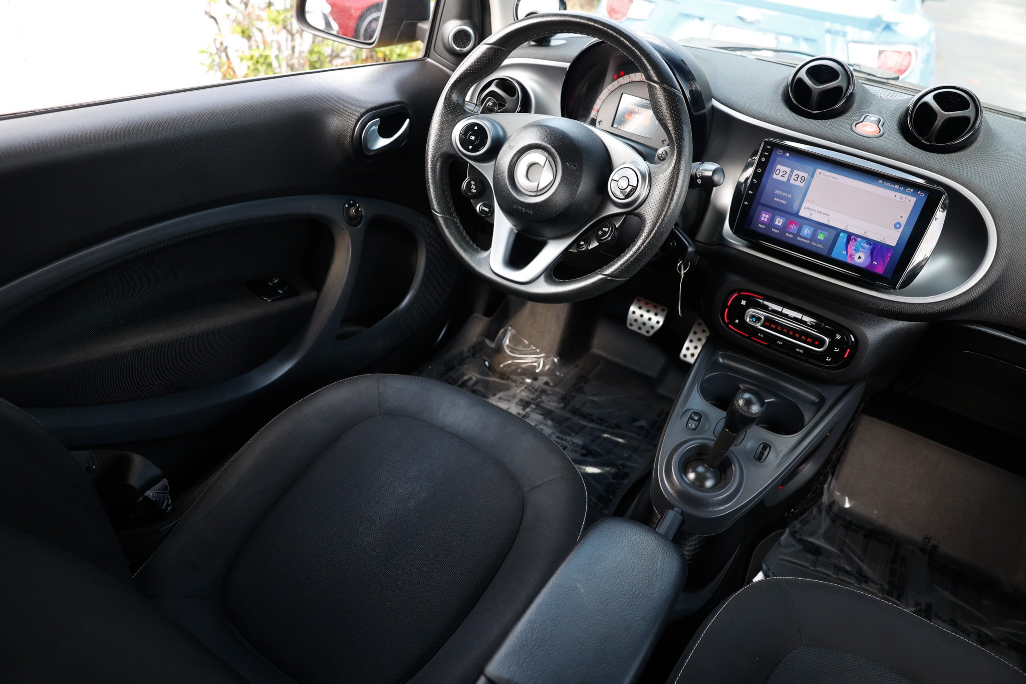 Used 2017 smart fortwo Proxy RWD image 18