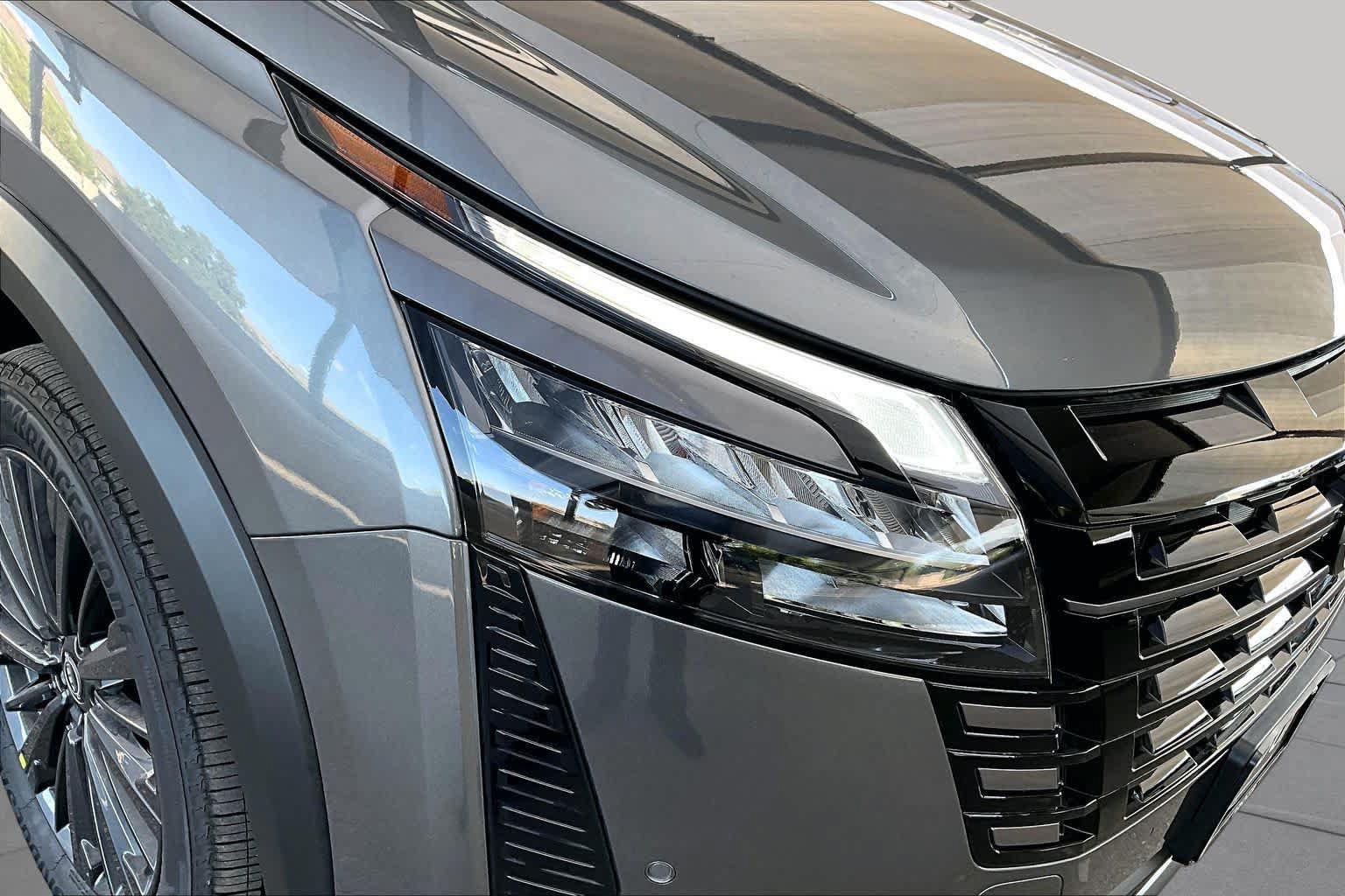 New 2026 Nissan Pathfinder SL FWD image 18