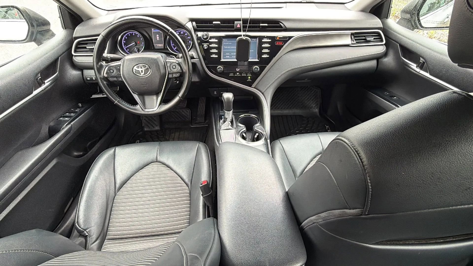 Used 2019 Toyota Camry SE FWD image 26