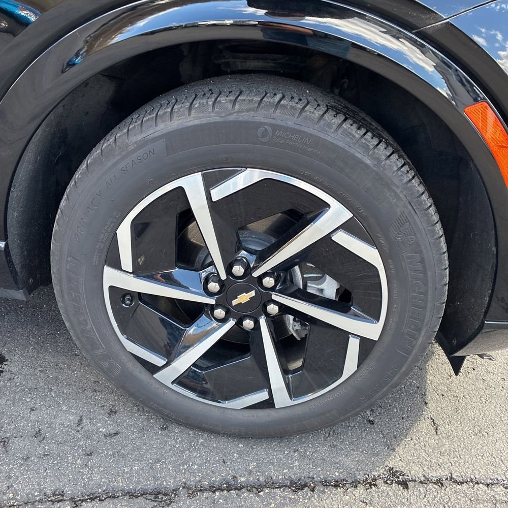 Used 2025 Chevrolet Equinox EV LT w/ Convenience Package image 14