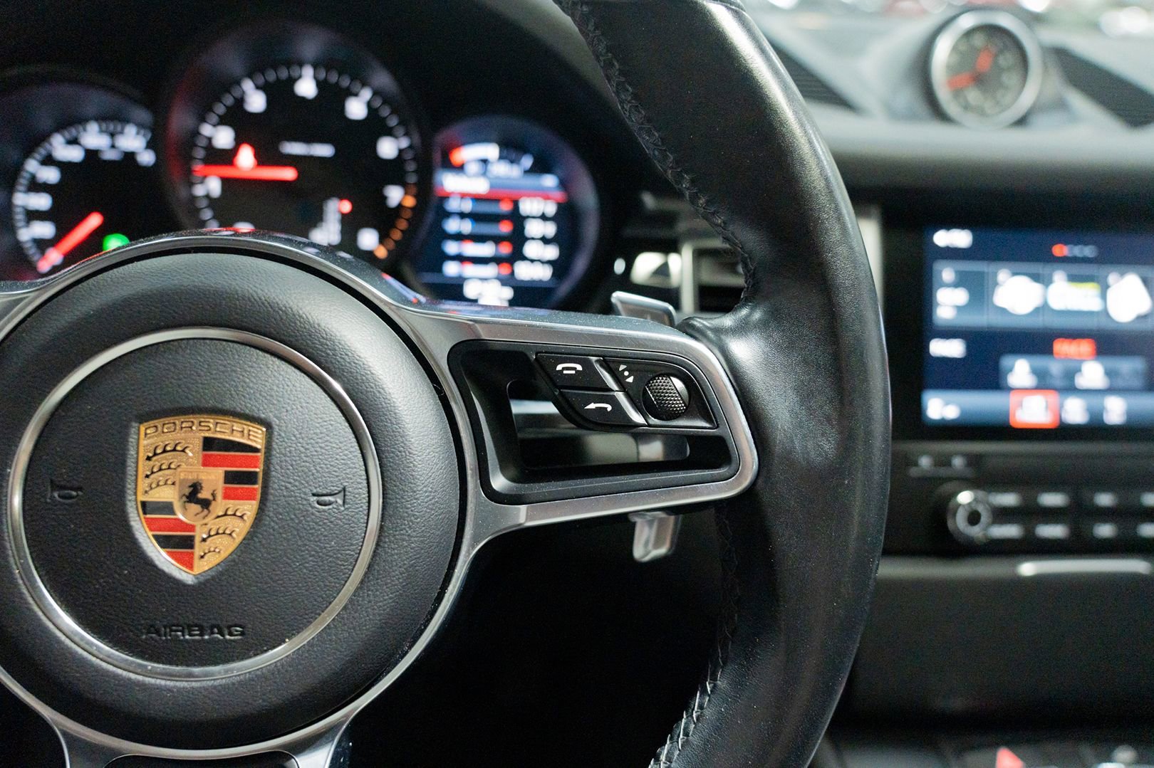 Used 2017 Porsche Macan AWD/4WD image 38