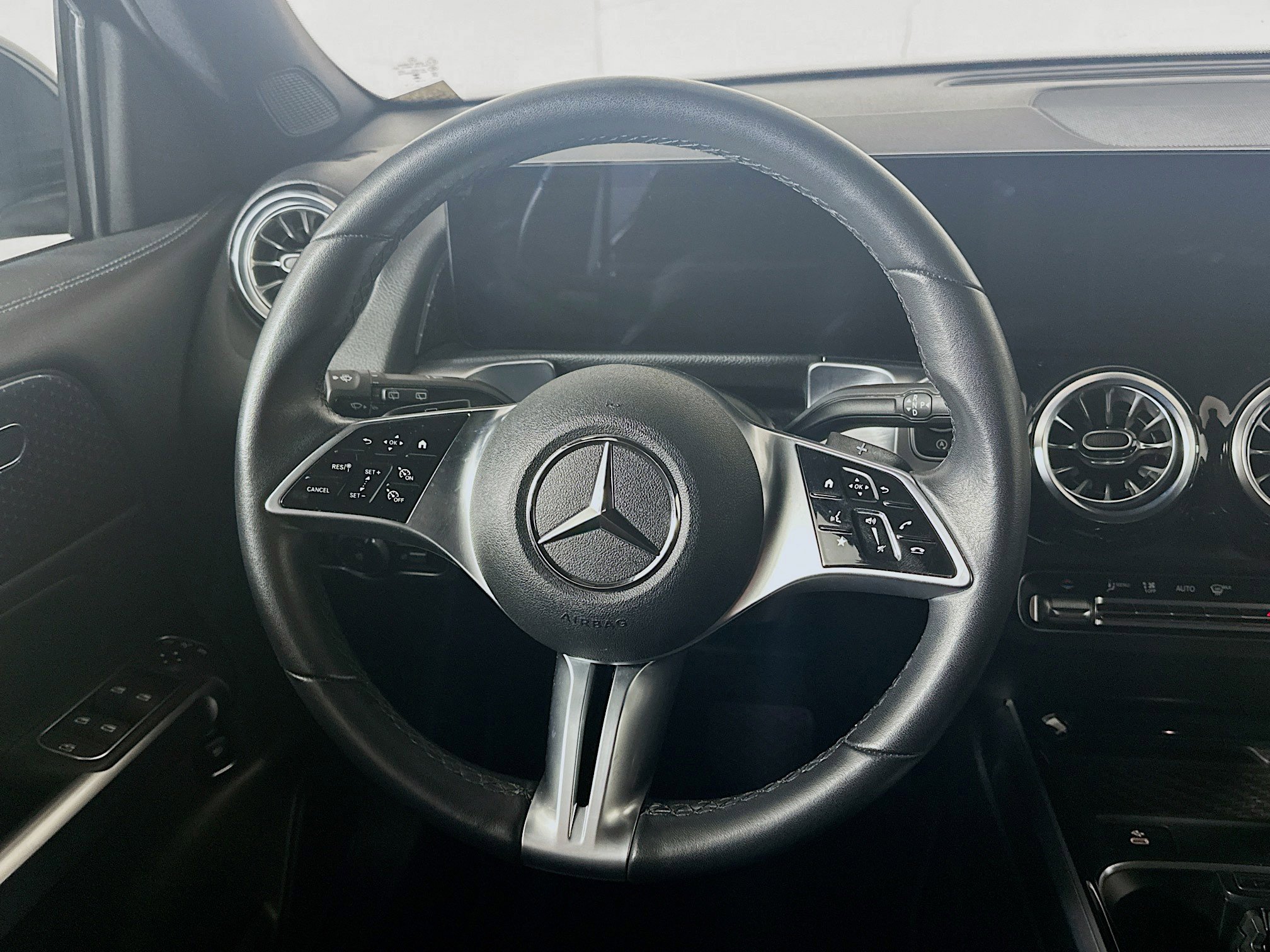 Used 2025 Mercedes-Benz GLB 250 4MATIC image 18