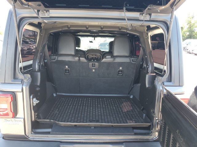 Used 2018 Jeep Wrangler Unlimited Sahara w/ Safety Group AWD/4WD image 9