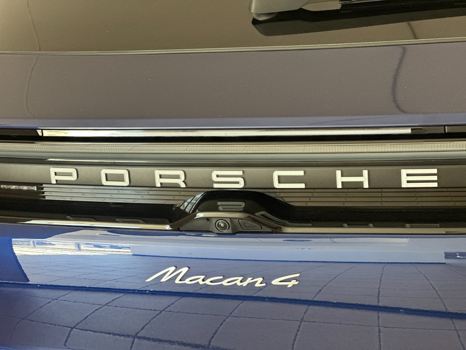 Certified 2024 Porsche Macan 4 Electric AWD/4WD image 27