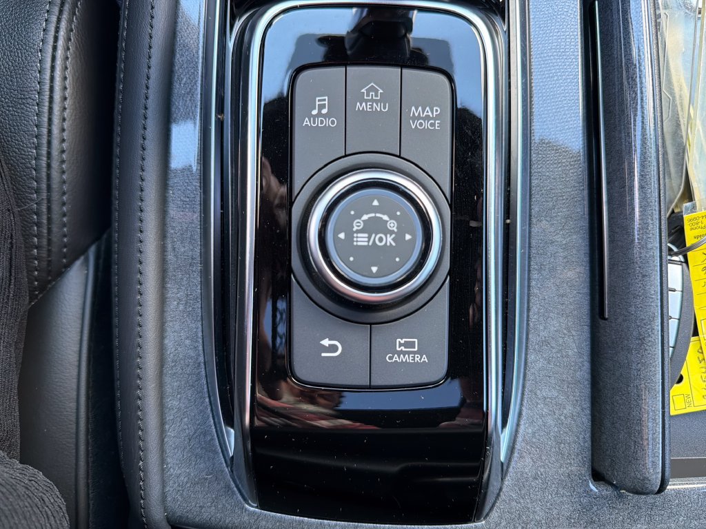 Used 2024 Nissan Armada SL w/ Midnight Edition Package RWD image 31
