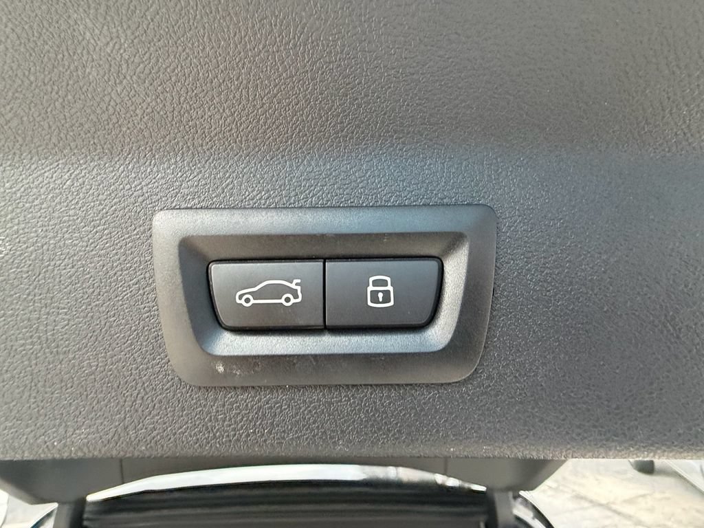 Used 2024 BMW X3 sDrive30i w/ Convenience Package RWD image 16