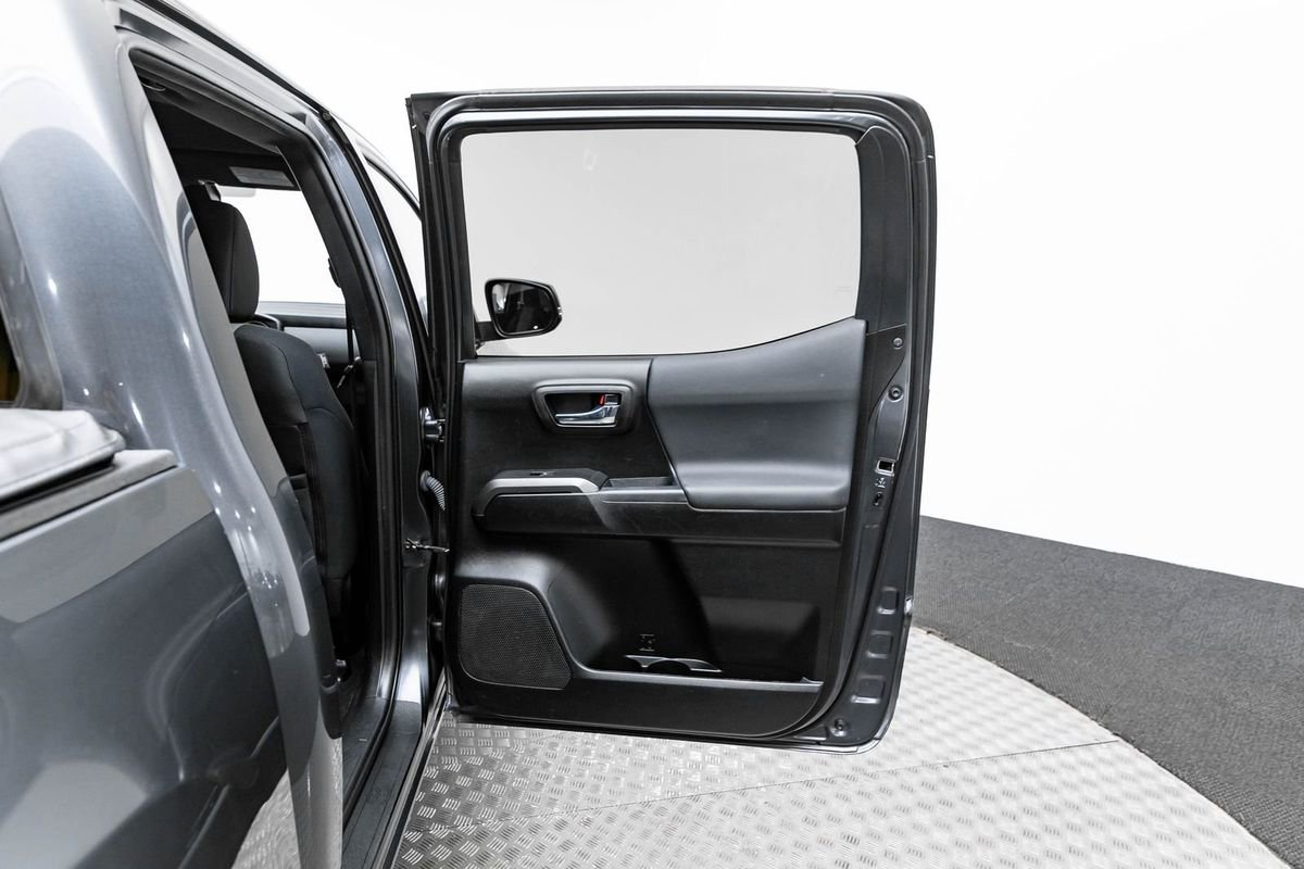 Used 2021 Toyota Tacoma TRD Sport w/ Technology Package image 13