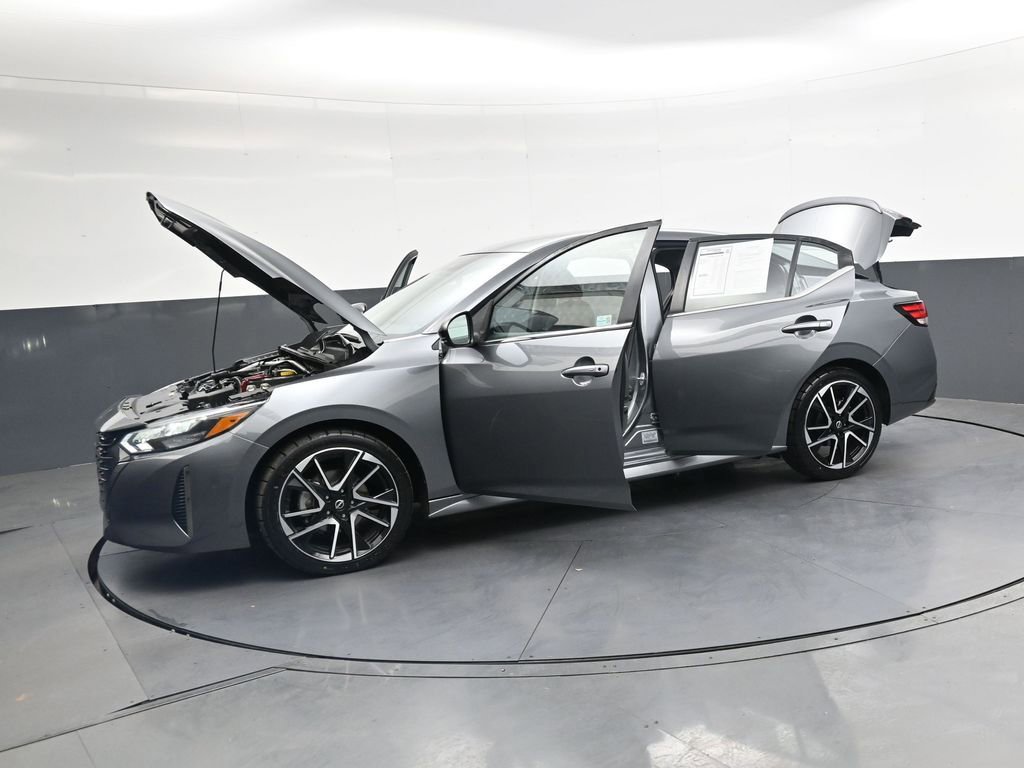 Used 2025 Nissan Sentra SR FWD image 48