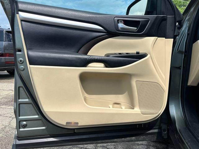 Used 2015 Toyota Highlander XLE AWD/4WD image 14