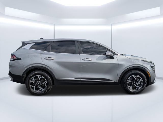 Used 2025 Kia Sportage LX image 2