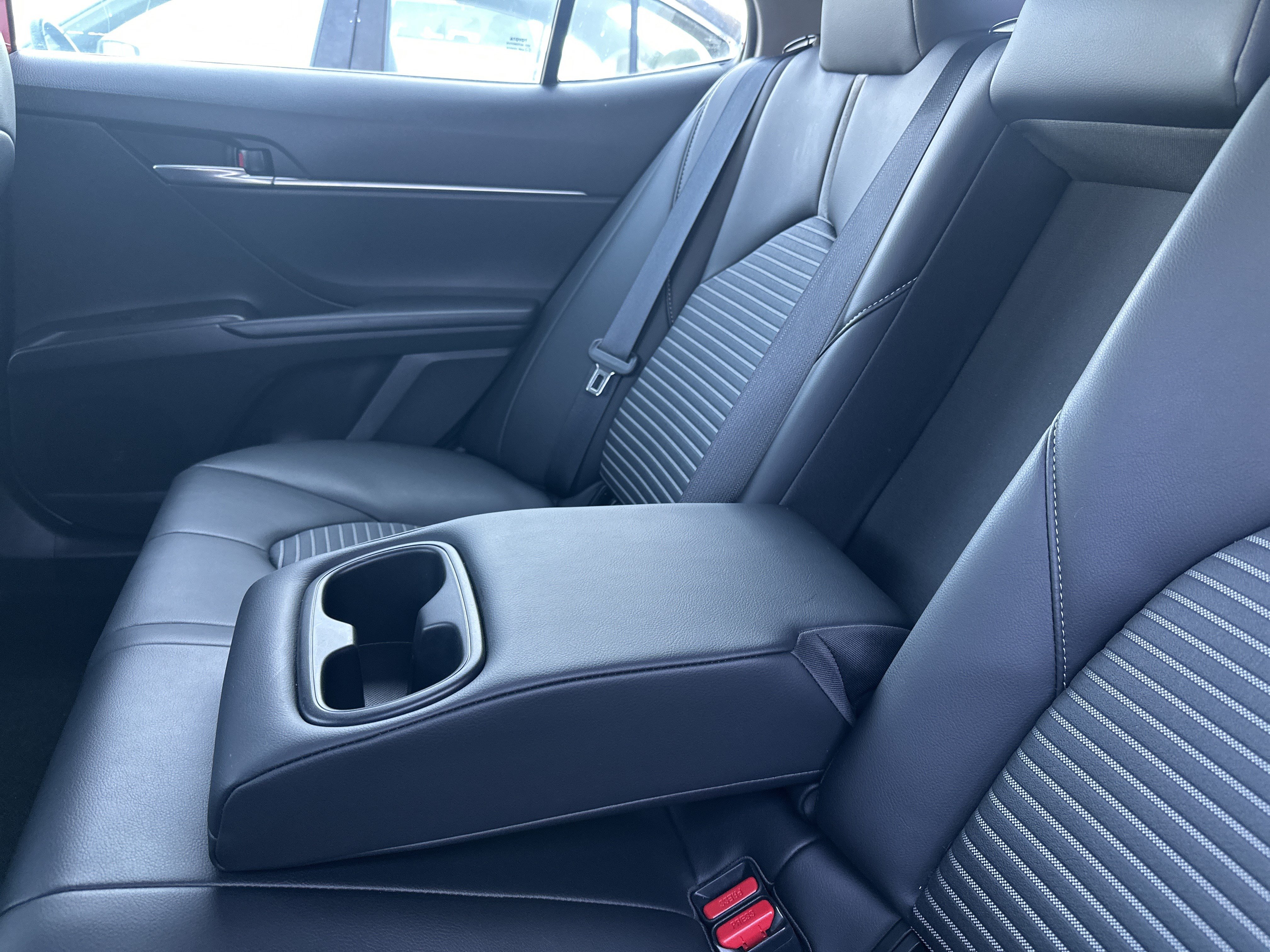 Used 2024 Toyota Camry SE FWD image 27