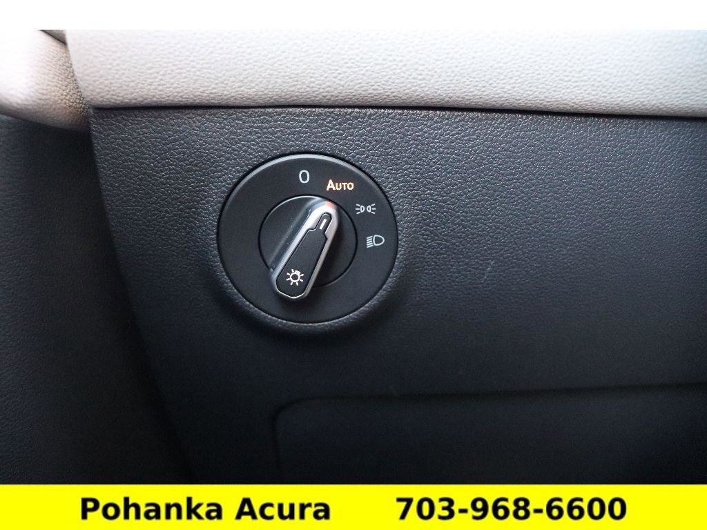 Used 2025 Volkswagen Taos SEL image 18