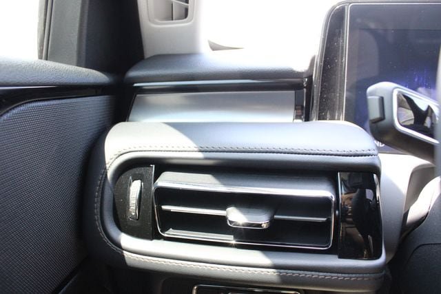New 2026 Lincoln Aviator AWD image 8