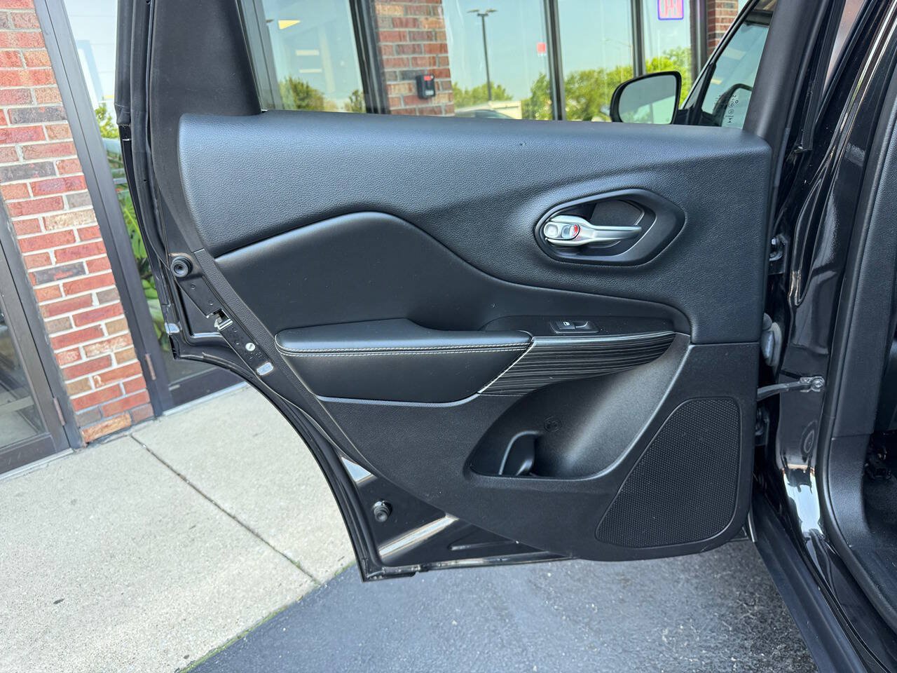 Used 2014 Jeep Cherokee Limited FWD image 19