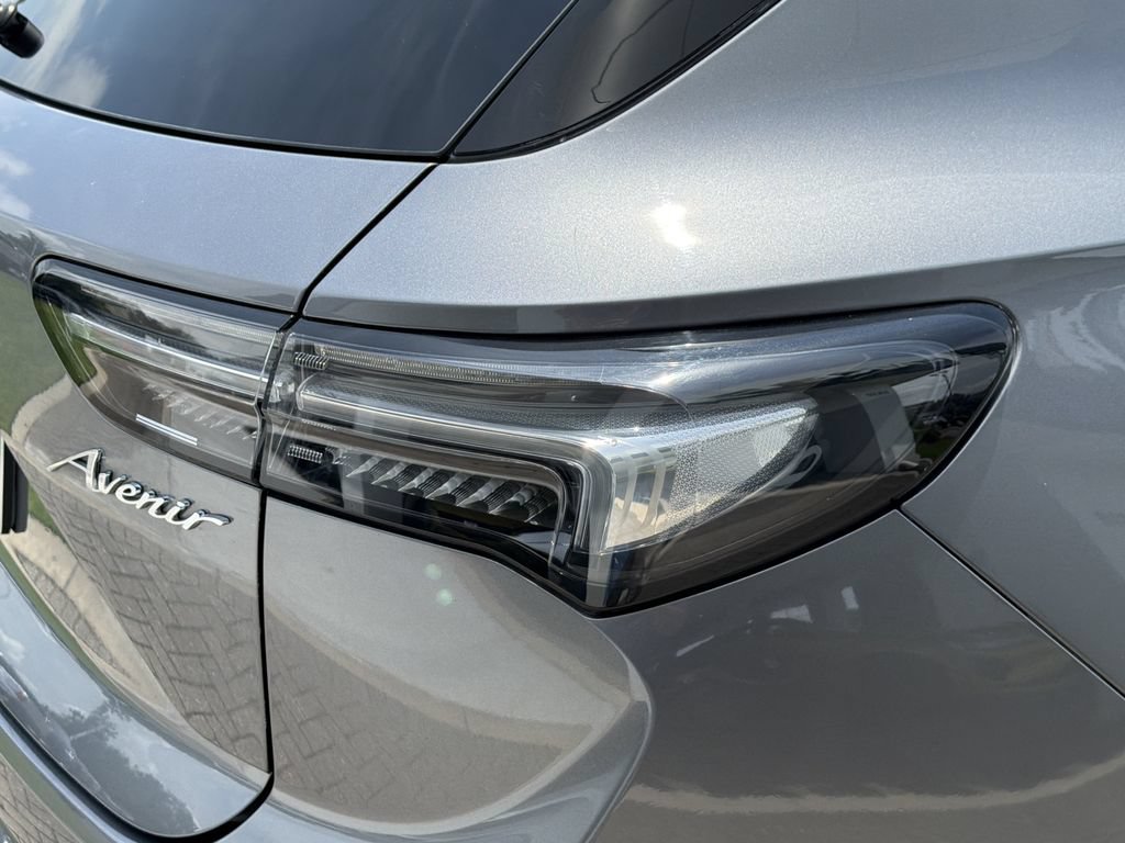 Certified 2022 Buick Envision Avenir w/ Technology Package II FWD image 12